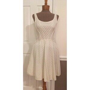 Max Studio Women's  Cream Lace Dress Fully Lined Size Small Side zip